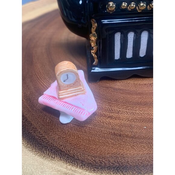 Vintage Cardinal Inc. Black Teapot Stove Design with Cat & Flowers - Picture 8 of 13